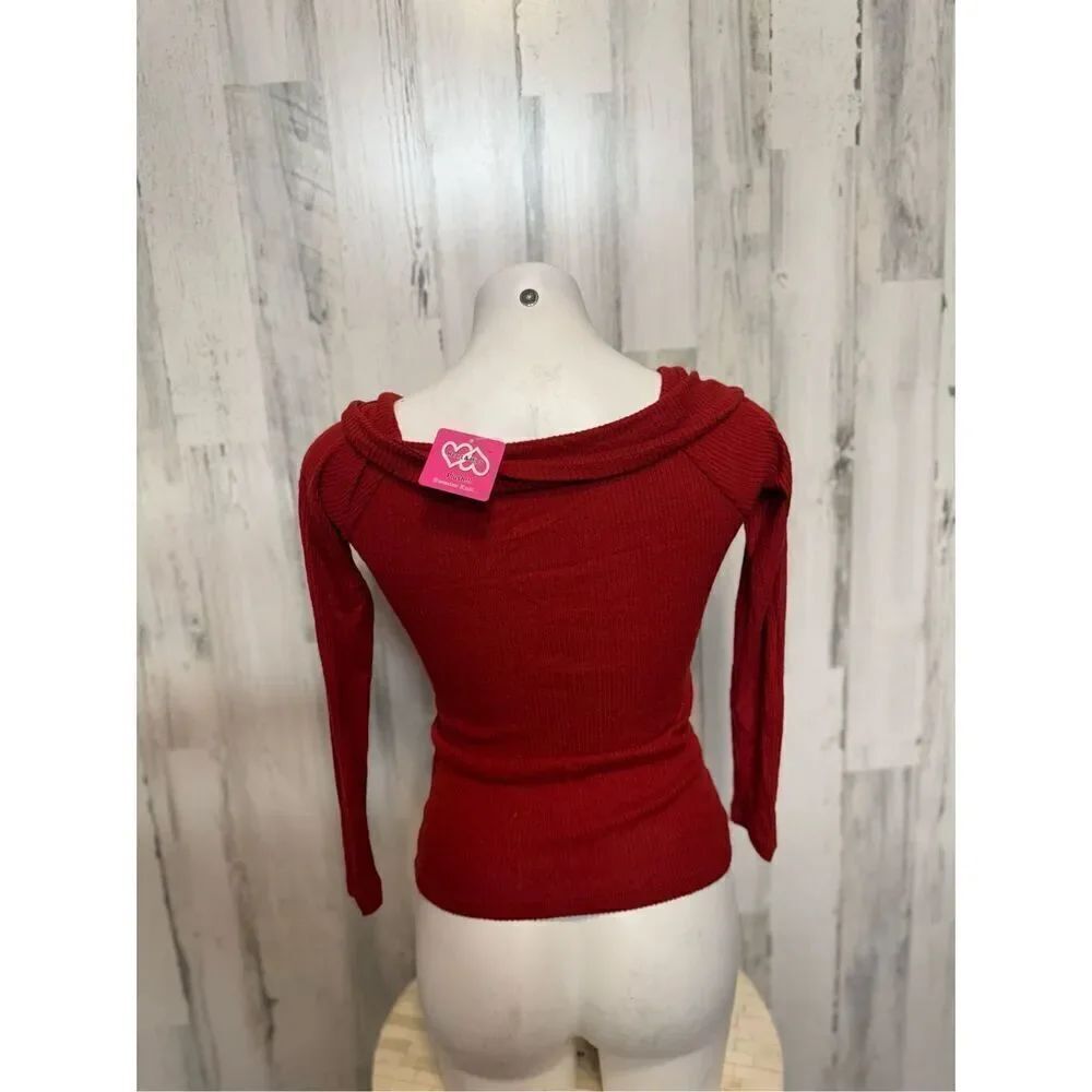 Red long sleeve top - Picture 6 of 8